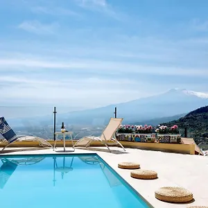 https://taormina-rooms-panoramic-apartments.taorminaitalyhotels.com